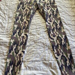 Fit Booty Army Style Leggings Large